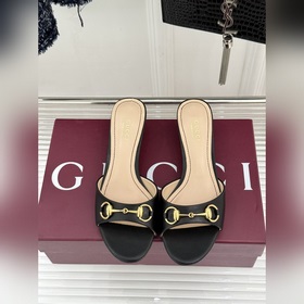 Классические ботильоны Gucci с застежк