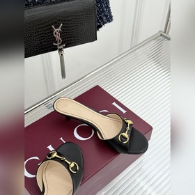Классические ботильоны Gucci с застежк