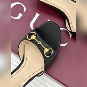 Классические ботильоны Gucci с застежк