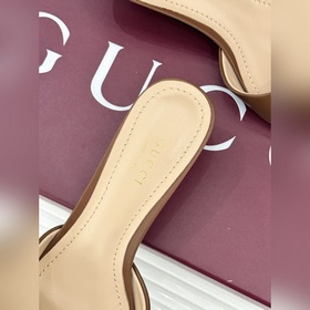 Классические ботильоны Gucci с застежк