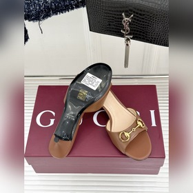 Классические ботильоны Gucci с застежк