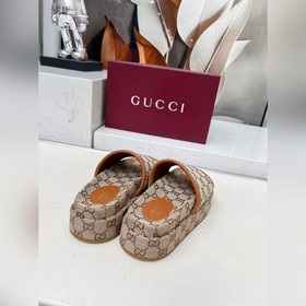 Кто бы это понял! Эти сандалии GUCCI н