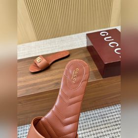 Новая коллекция сандалий Gucci весна-л