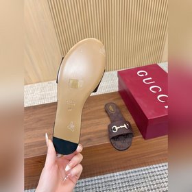 Новая коллекция сандалий Gucci весна-л