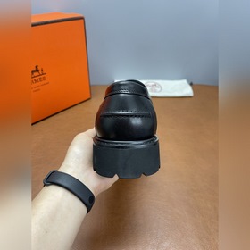 Кожаные туфли Hermes. Незаменимый элем