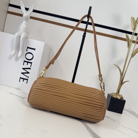 Loewe  Новая модель： маленькая сумка-