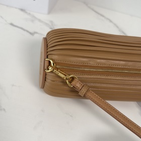 Loewe  Новая модель： маленькая сумка-