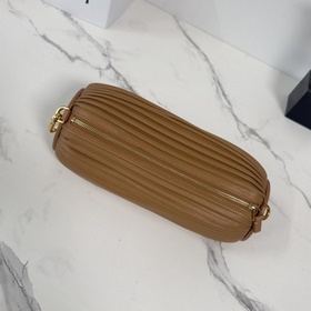 Loewe  Новая модель： маленькая сумка-