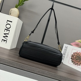 Loewe  Новая модель： маленькая сумка-