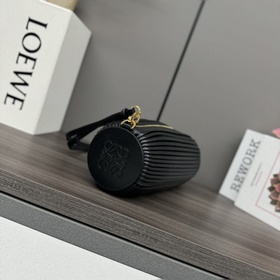Loewe  Новая модель： маленькая сумка-