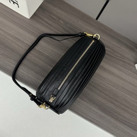 Loewe  Новая модель： маленькая сумка-