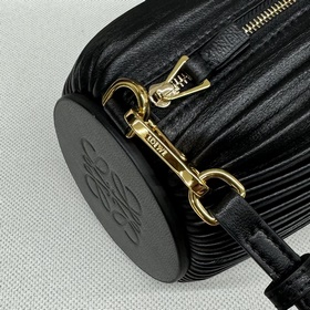 Loewe  Новая модель： маленькая сумка-