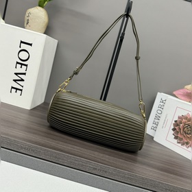 Loewe  Новая модель： маленькая сумка-