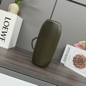 Loewe  Новая модель： маленькая сумка-