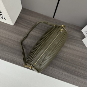 Loewe  Новая модель： маленькая сумка-