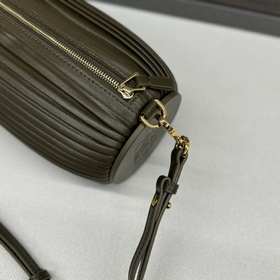 Loewe  Новая модель： маленькая сумка-