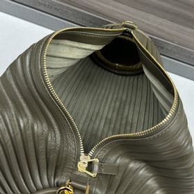 Loewe  Новая модель： маленькая сумка-