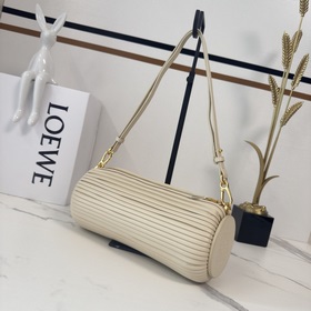 Loewe  Новая модель： маленькая сумка-