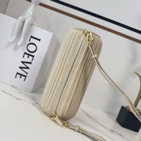 Loewe  Новая модель： маленькая сумка-