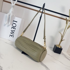 Loewe  Новая модель： маленькая сумка-