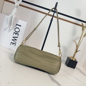 Loewe  Новая модель： маленькая сумка-