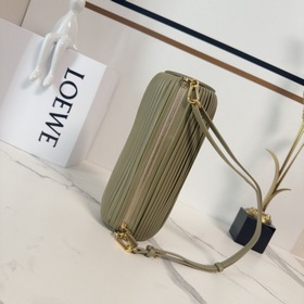 Loewe  Новая модель： маленькая сумка-