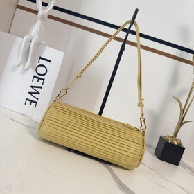 Loewe  Новая модель： маленькая сумка-