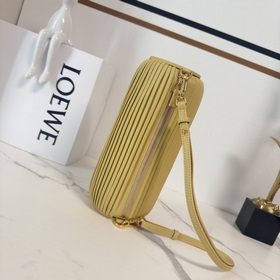 Loewe  Новая модель： маленькая сумка-