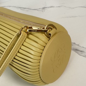 Loewe  Новая модель： маленькая сумка-