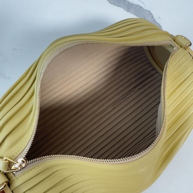 Loewe  Новая модель： маленькая сумка-
