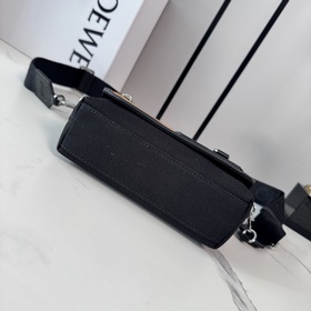 Loewe  Мини-сумка Flex из канваса и з