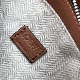 Loewe Новая модель — мини-сумка Puzz