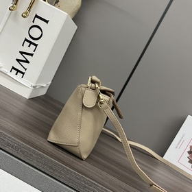 Loewe Новая версия сумки Puzzle Edge 