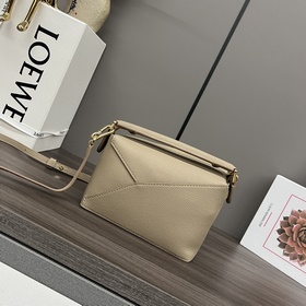 Loewe Новая версия сумки Puzzle Edge 