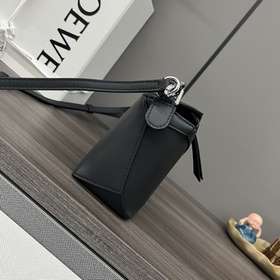 Loewe Новая версия сумки Puzzle Edge 