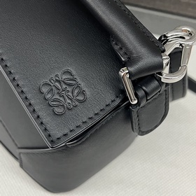 Loewe Новая версия сумки Puzzle Edge 
