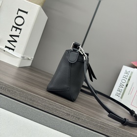 Loewe Новая версия сумки Puzzle Edge 