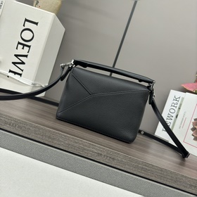 Loewe Новая версия сумки Puzzle Edge 