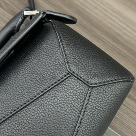 Loewe Новая версия сумки Puzzle Edge 