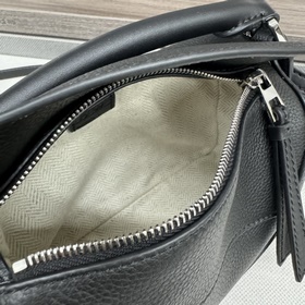 Loewe Новая версия сумки Puzzle Edge 