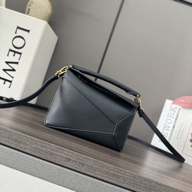 Loewe Новая версия сумки Puzzle Edge