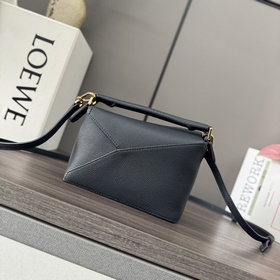 Loewe Новая версия сумки Puzzle Edge 