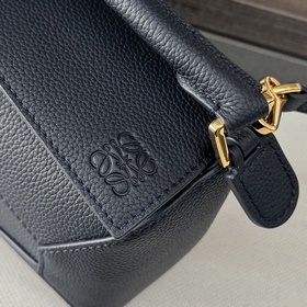 Loewe Новая версия сумки Puzzle Edge 