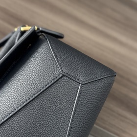 Loewe Новая версия сумки Puzzle Edge 