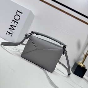 Loewe Новая версия сумки Puzzle Edge 