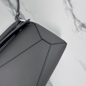 Loewe Новая версия сумки Puzzle Edge 