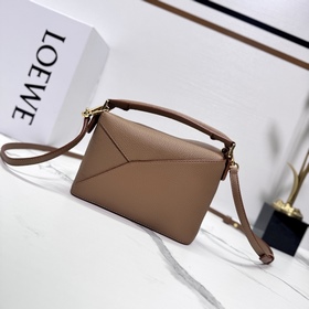 Loewe Новая версия сумки Puzzle Edge 