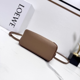 Loewe Новая версия сумки Puzzle Edge 