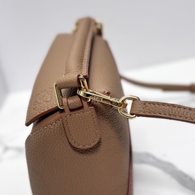 Loewe Новая версия сумки Puzzle Edge 