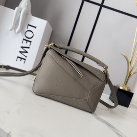 Loewe Новая версия сумки Puzzle Edge